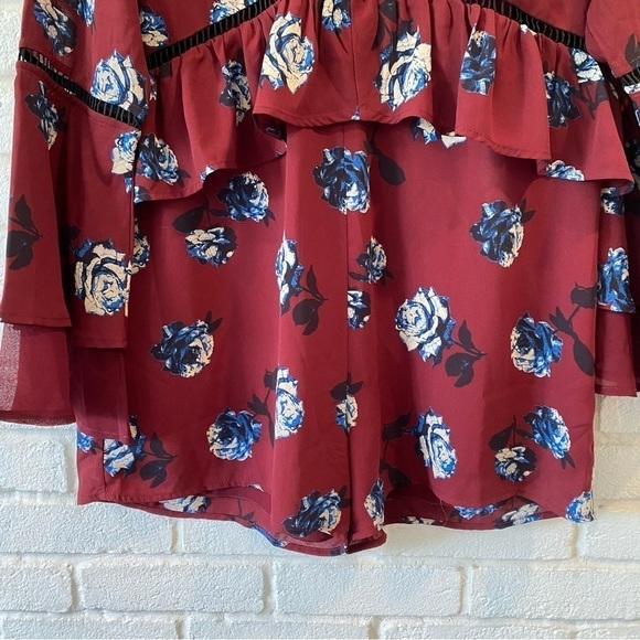 NEW 4SI3NNA Red Floral Long Sleeve Shorts Romper Women’s Size Large - Picture 3 of 9